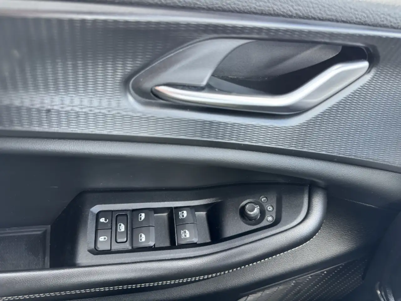 Jeep Grand Cherokee - Image 16