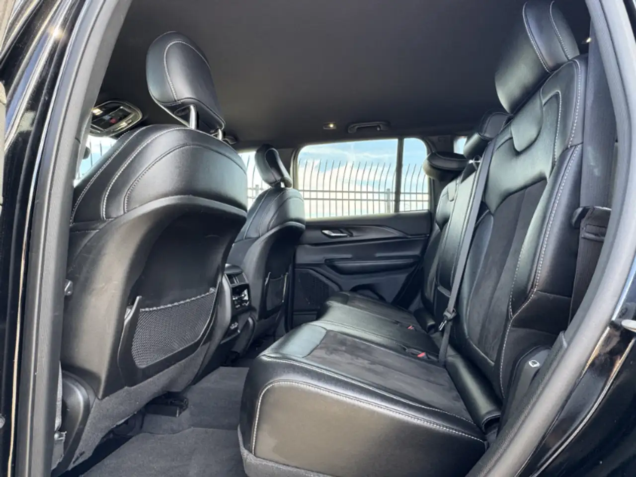 Jeep Grand Cherokee - Image 21
