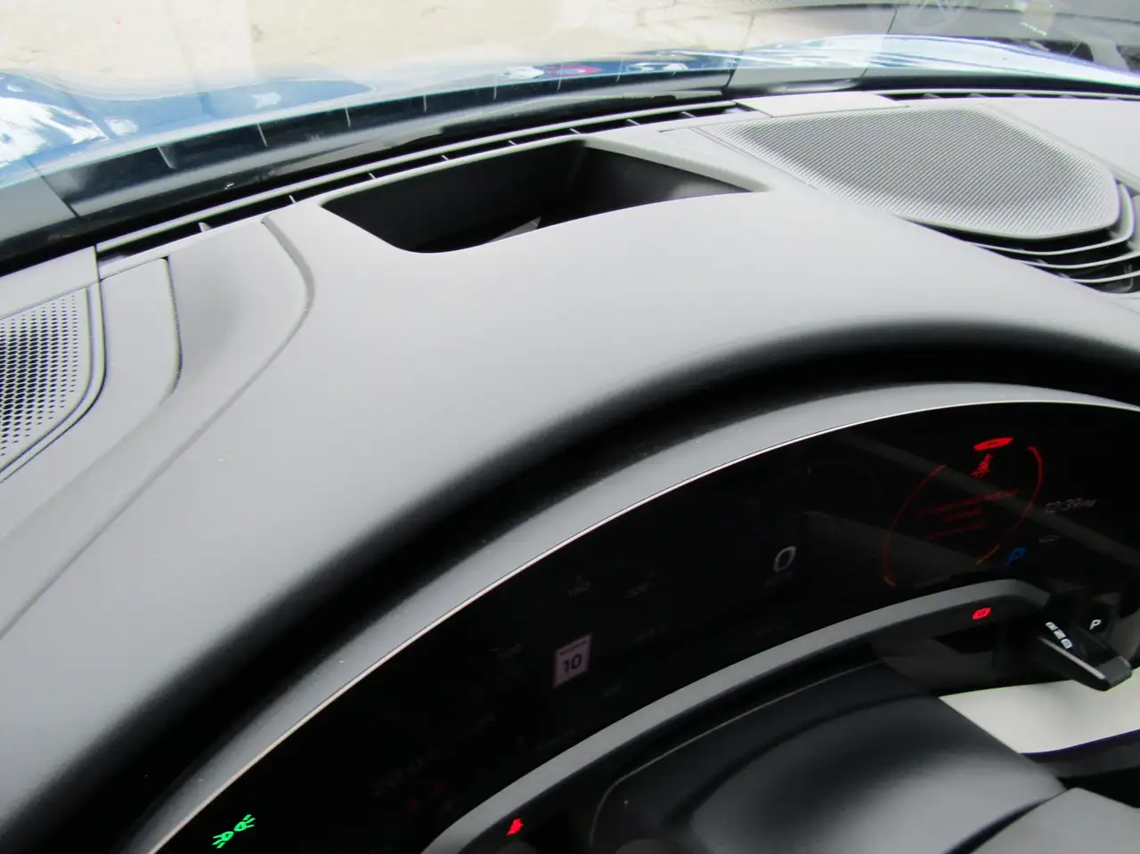 Porsche Taycan - Image 22
