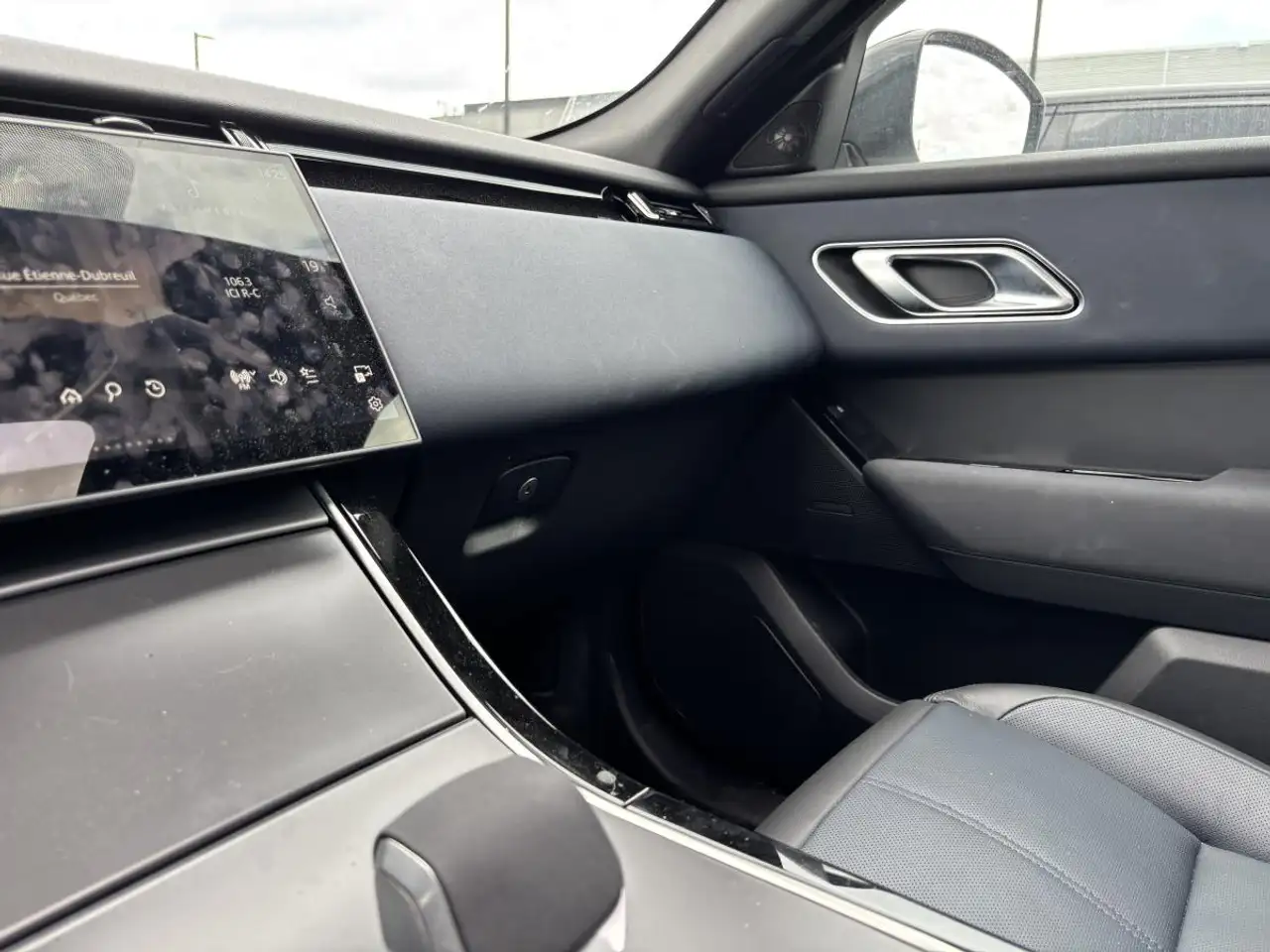 Land Rover Range Rover Velar - Image 13