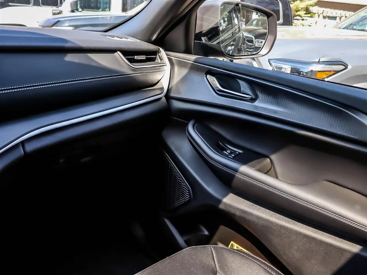Jeep Grand Cherokee - Image 7