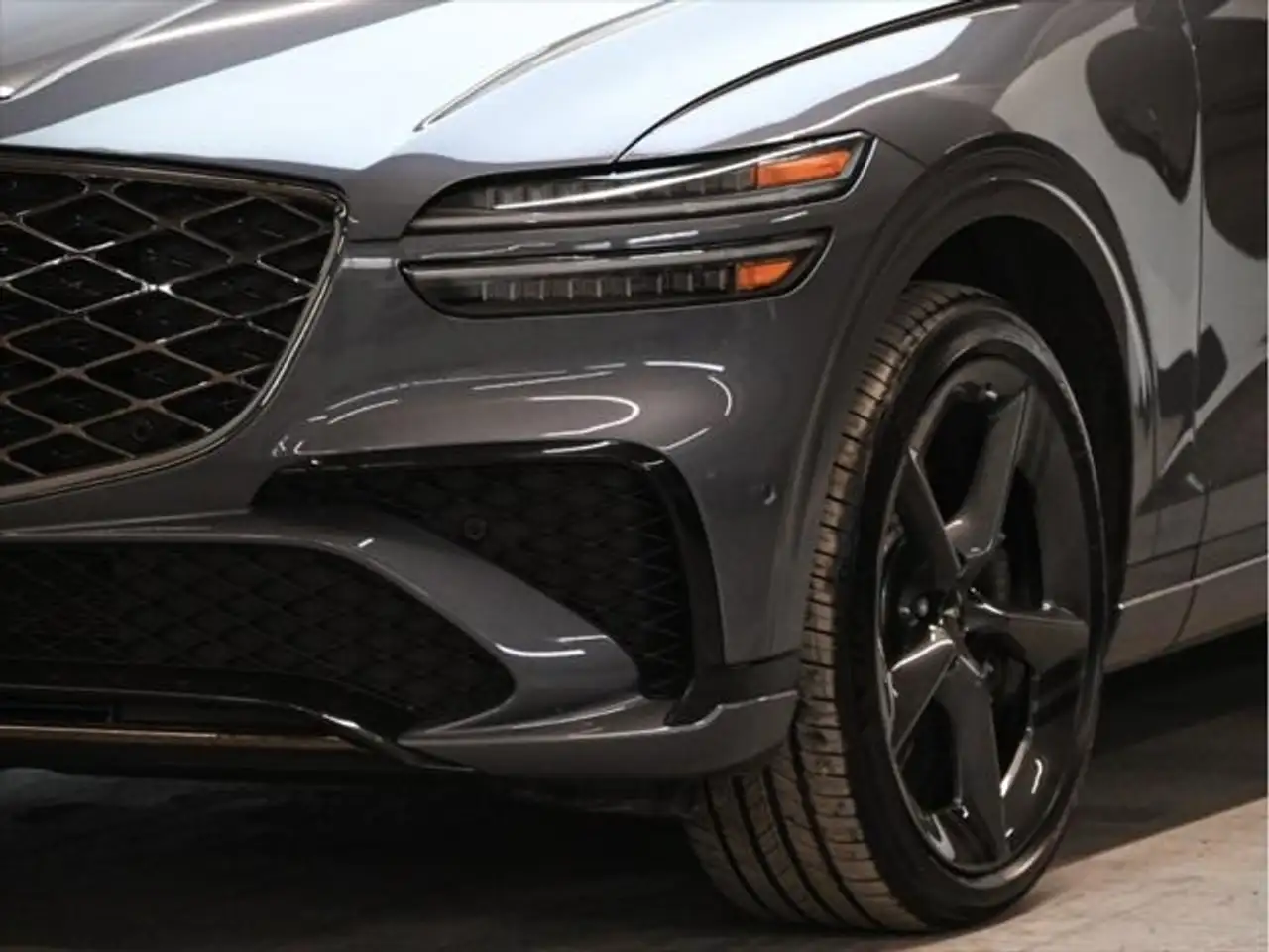 Genesis GV70 - Image 2
