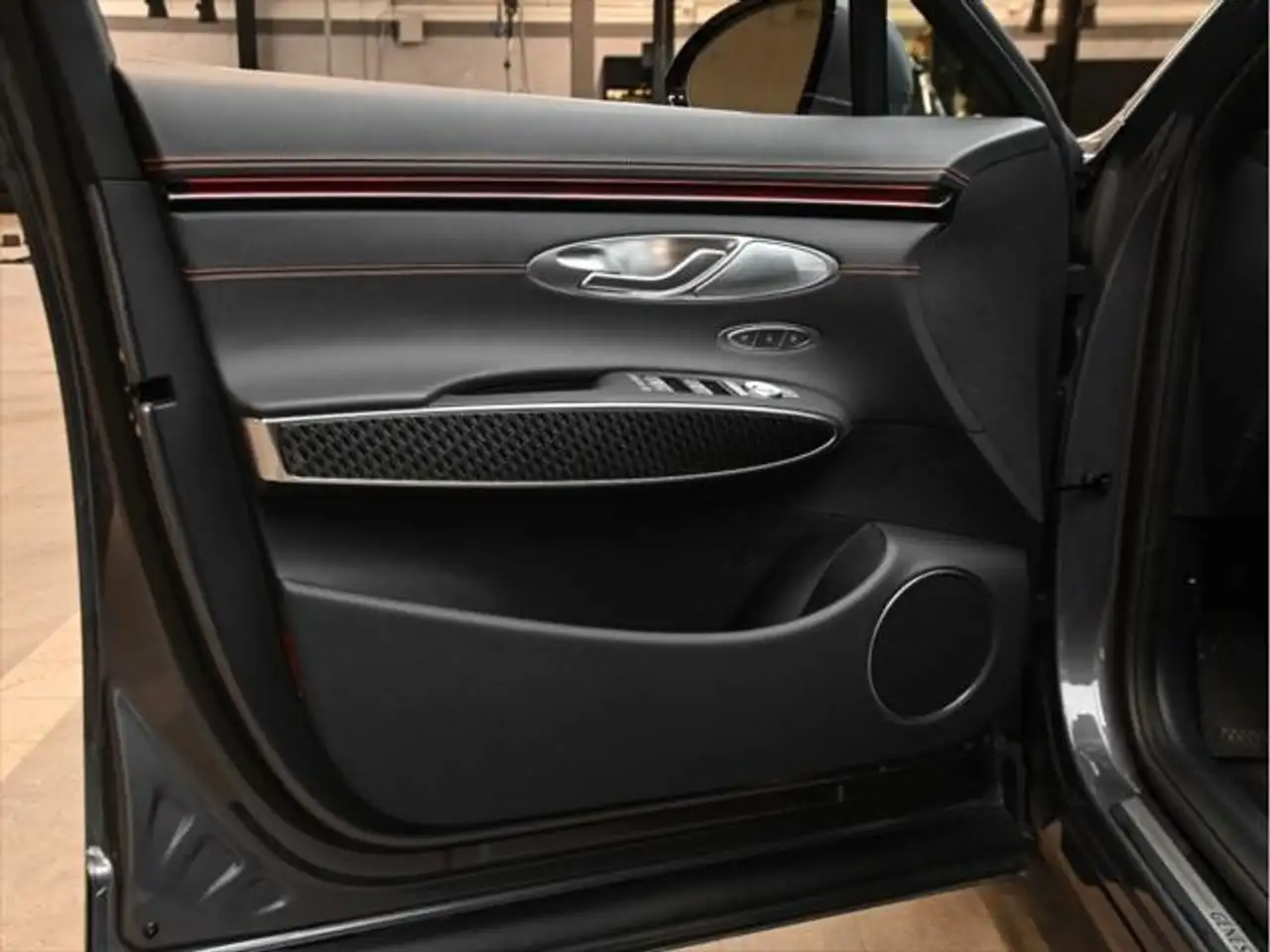 Genesis GV70 - Image 6
