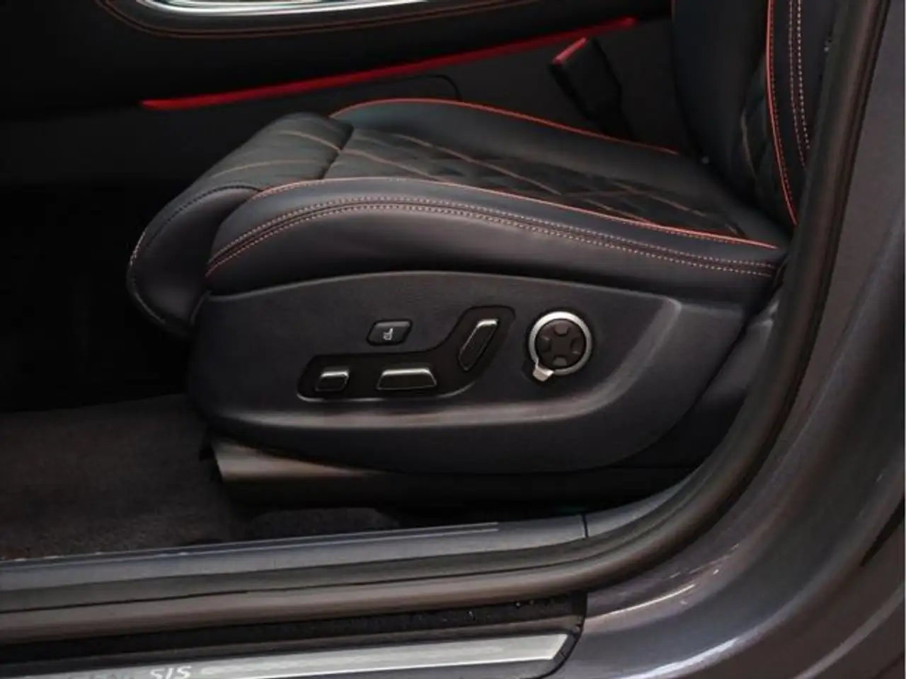 Genesis GV70 - Image 12