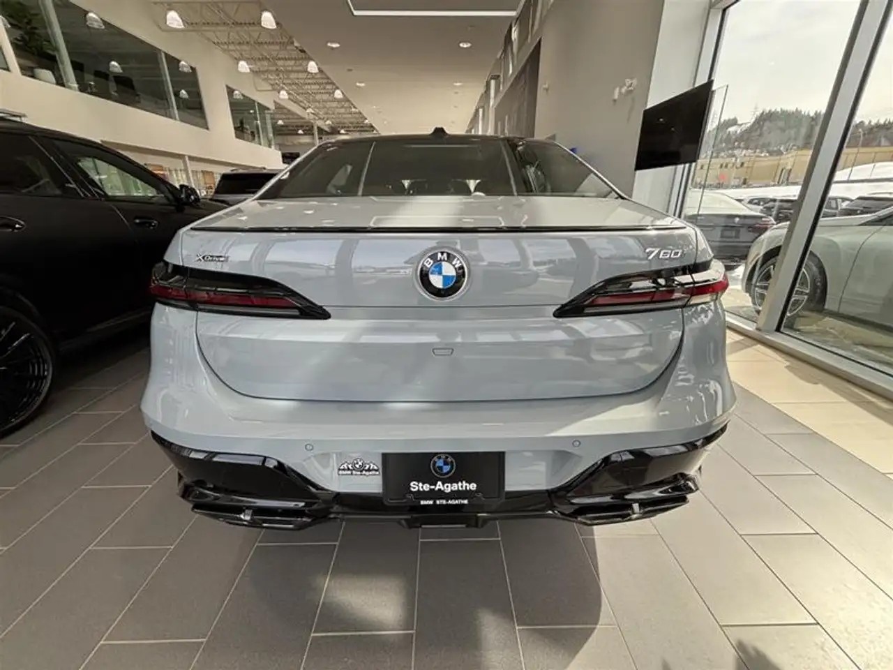 BMW 7 Series - Image 22