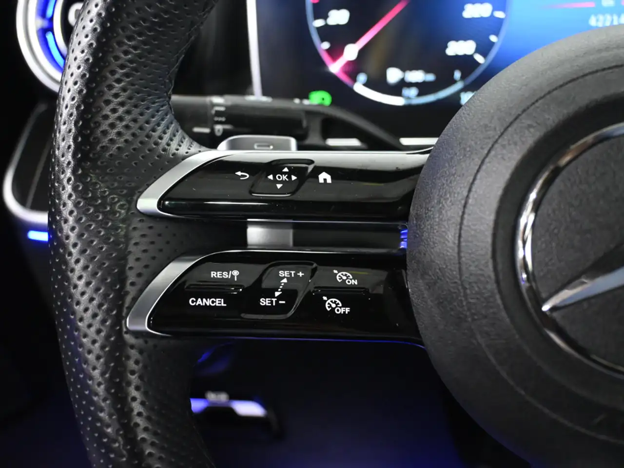Mercedes-Benz C-Class - Image 14