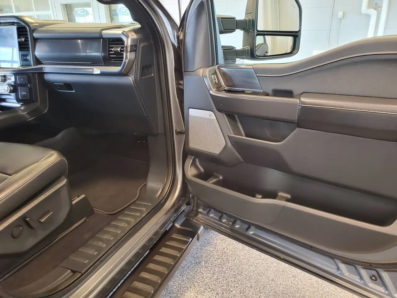Ford F-150 - Image 8