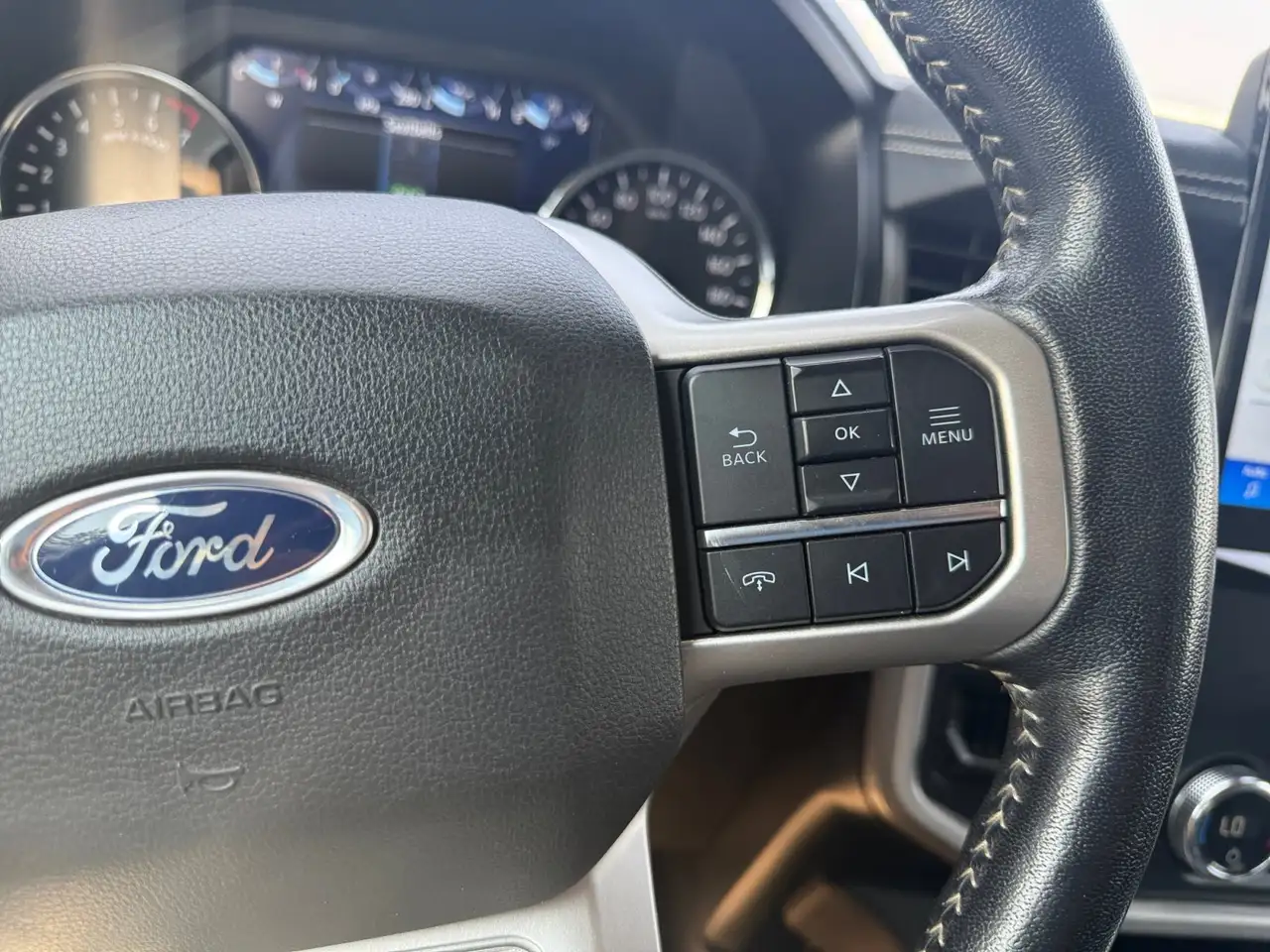 Ford Expedition - Image 13
