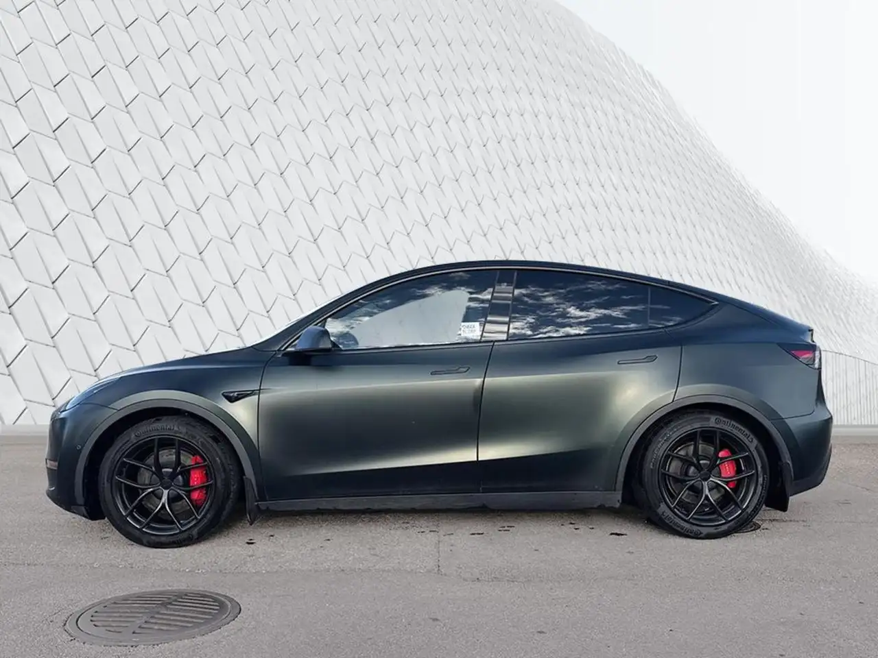 Tesla Model Y - Image 3