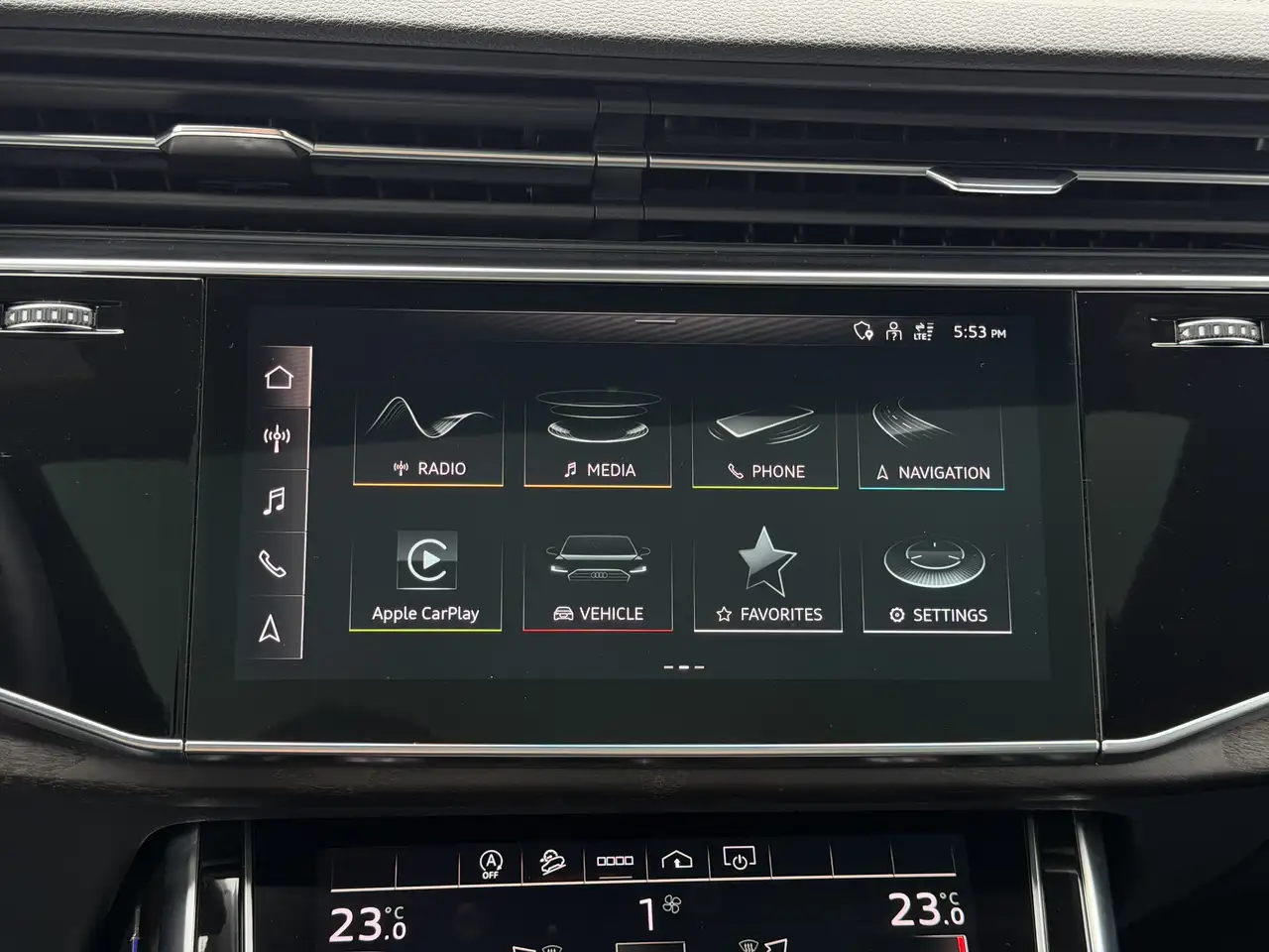 Audi Q7 - Image 25