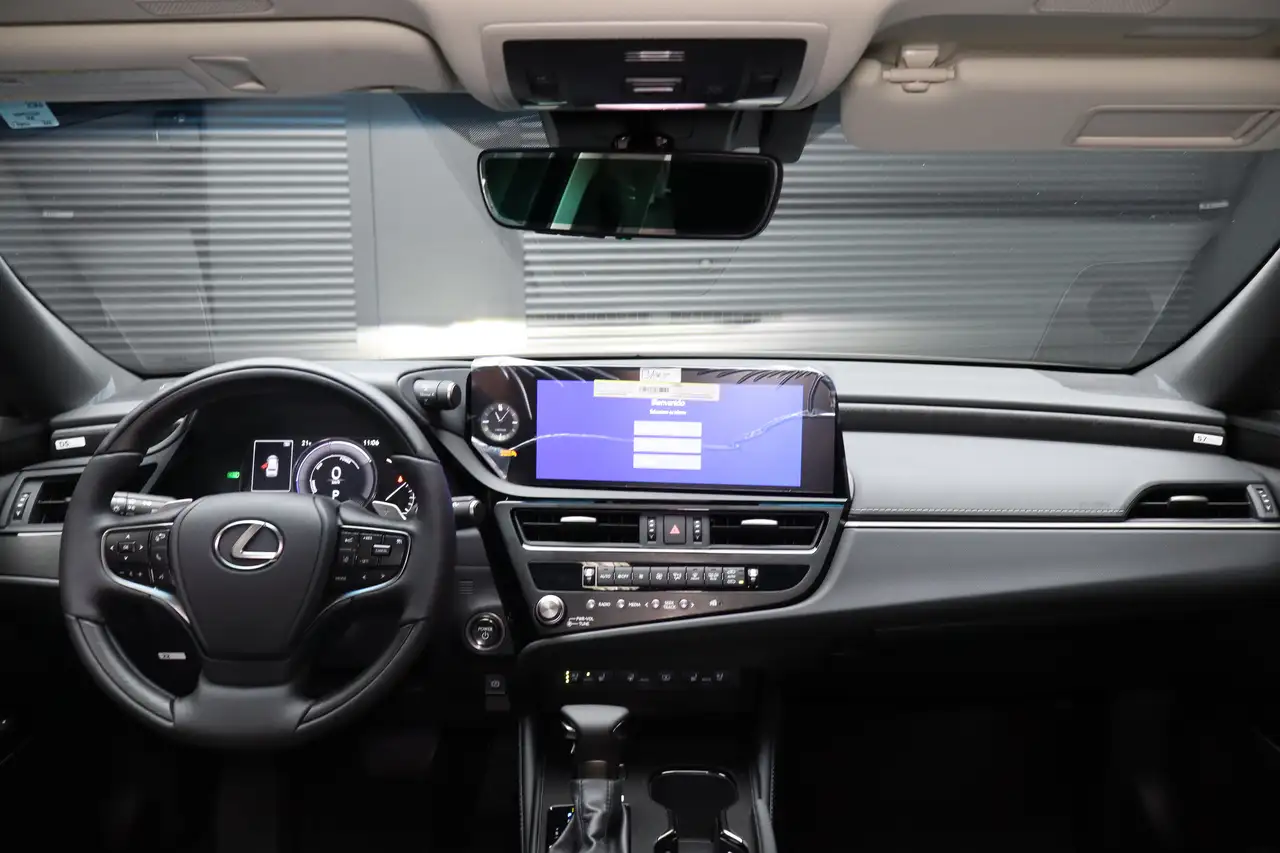 Lexus ES - Image 23