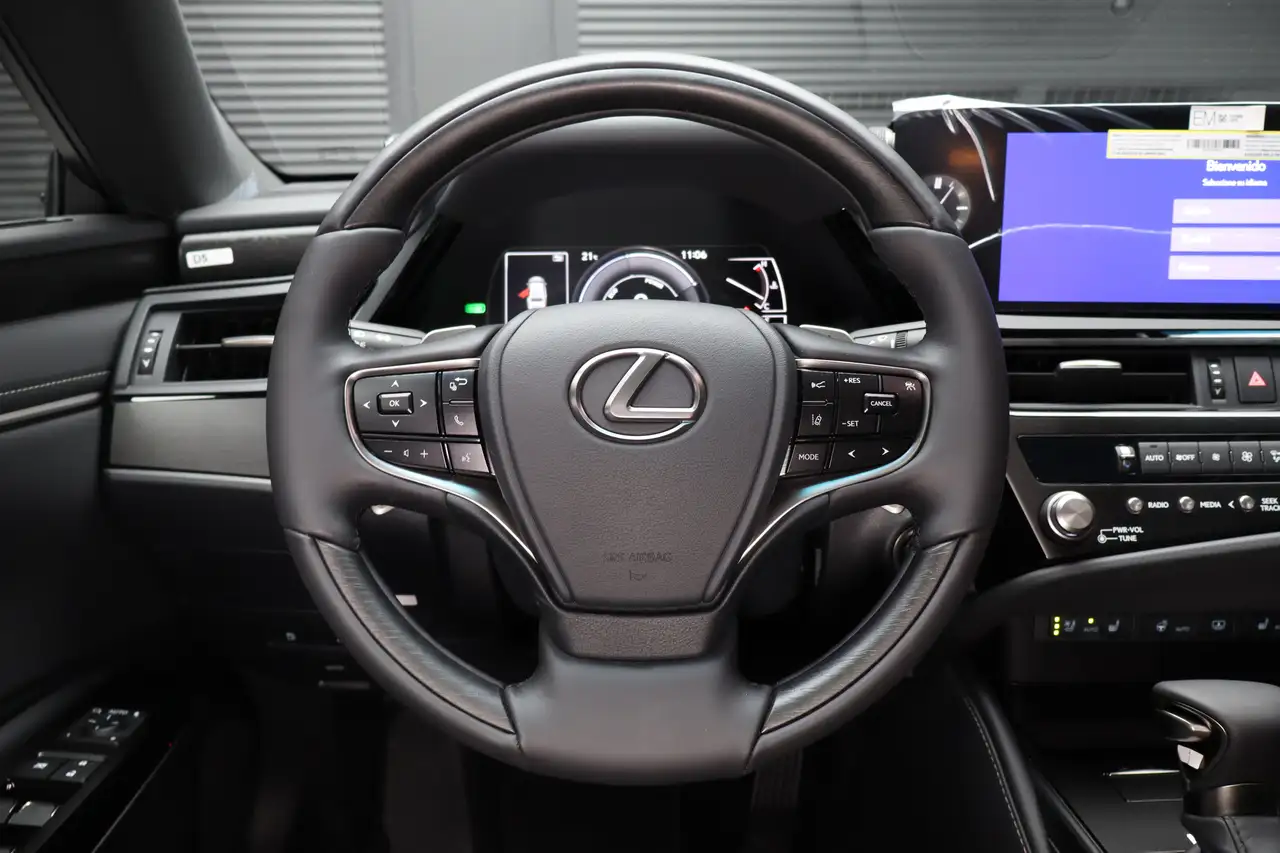Lexus ES - Image 21
