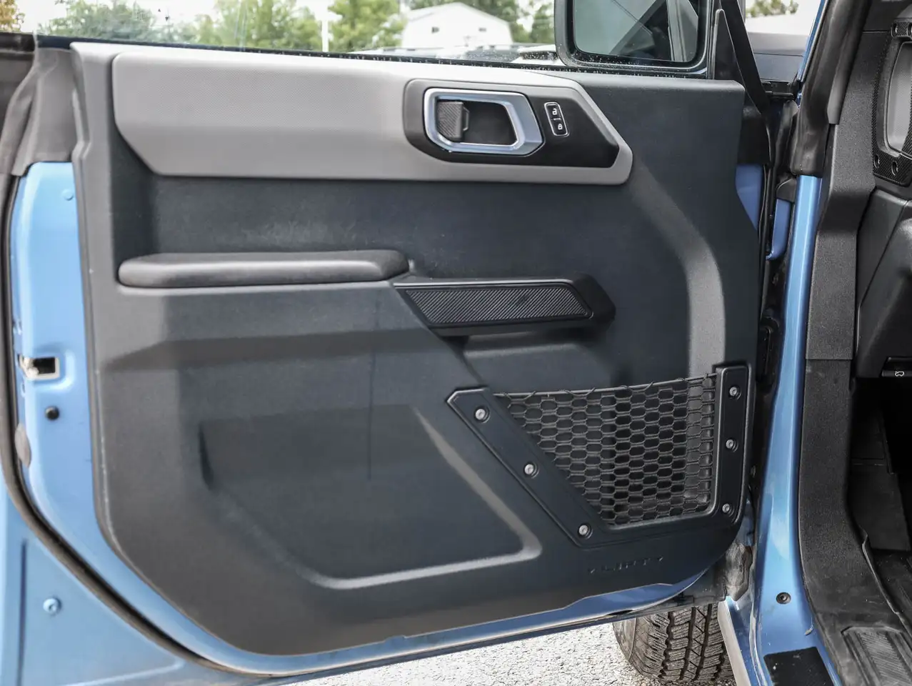 Ford Bronco - Image 9