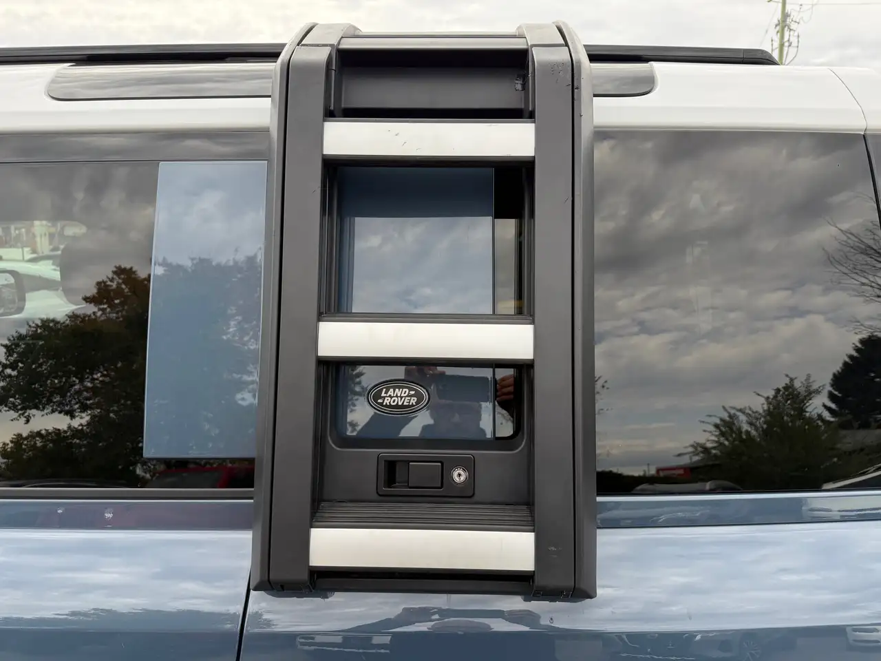 Land Rover Defender - Image 14