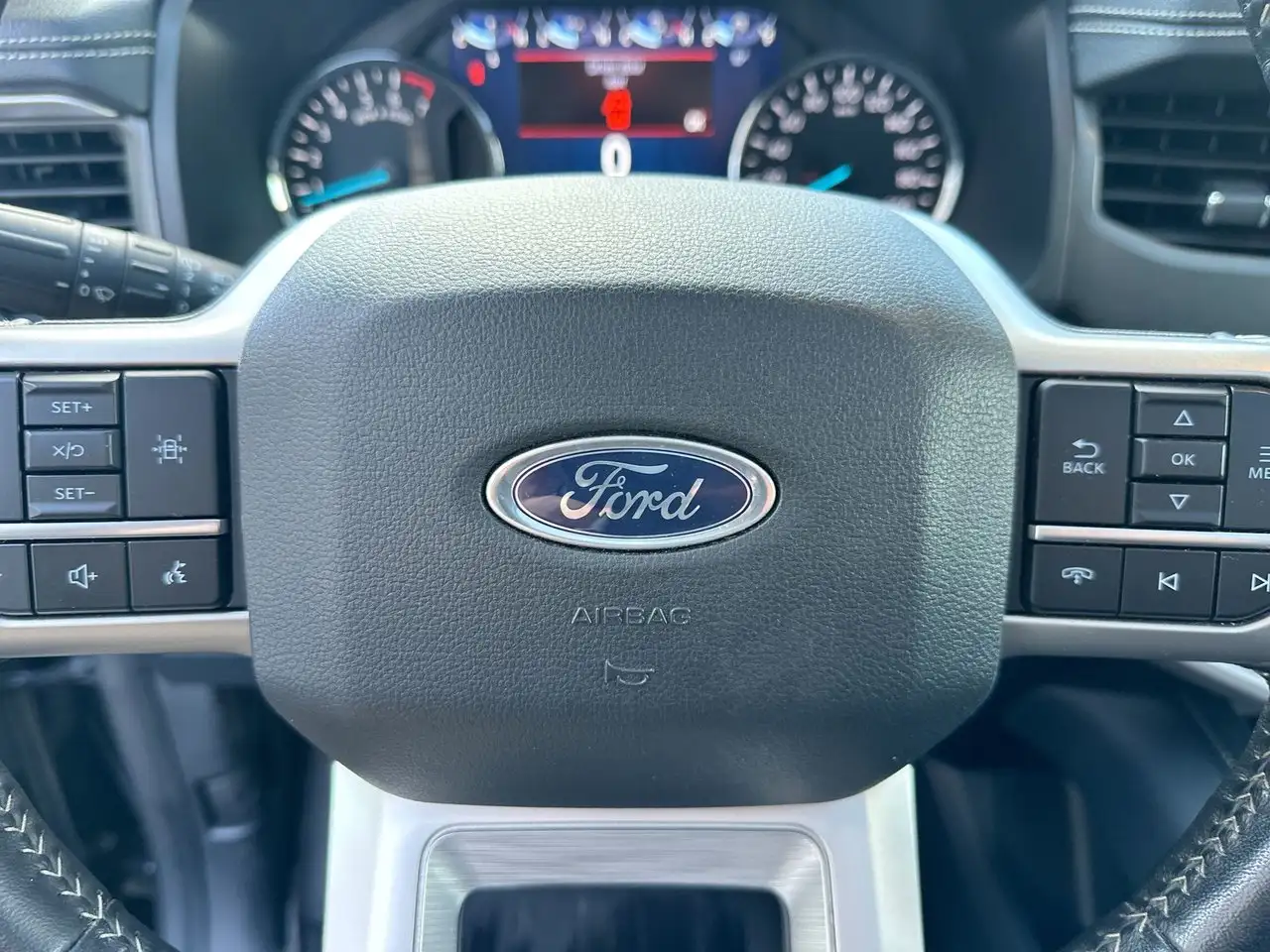 Ford Expedition - Image 19