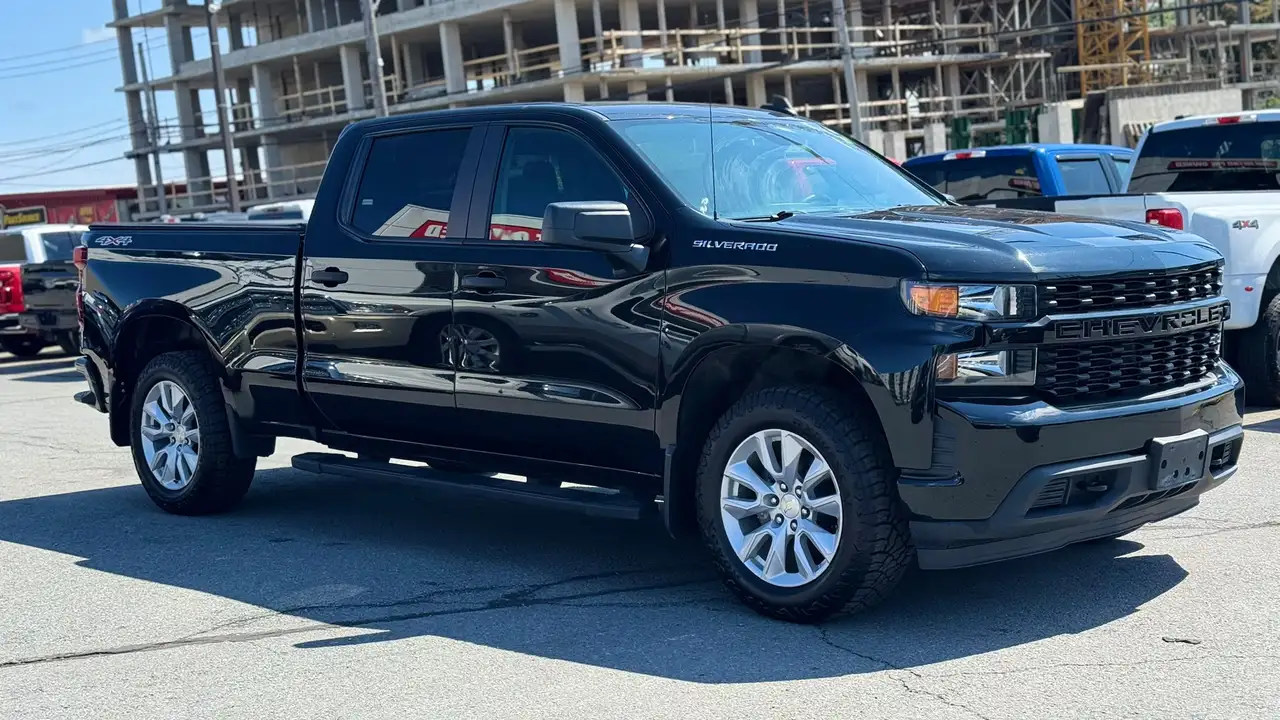 Chevrolet Silverado 1500 - Image 4