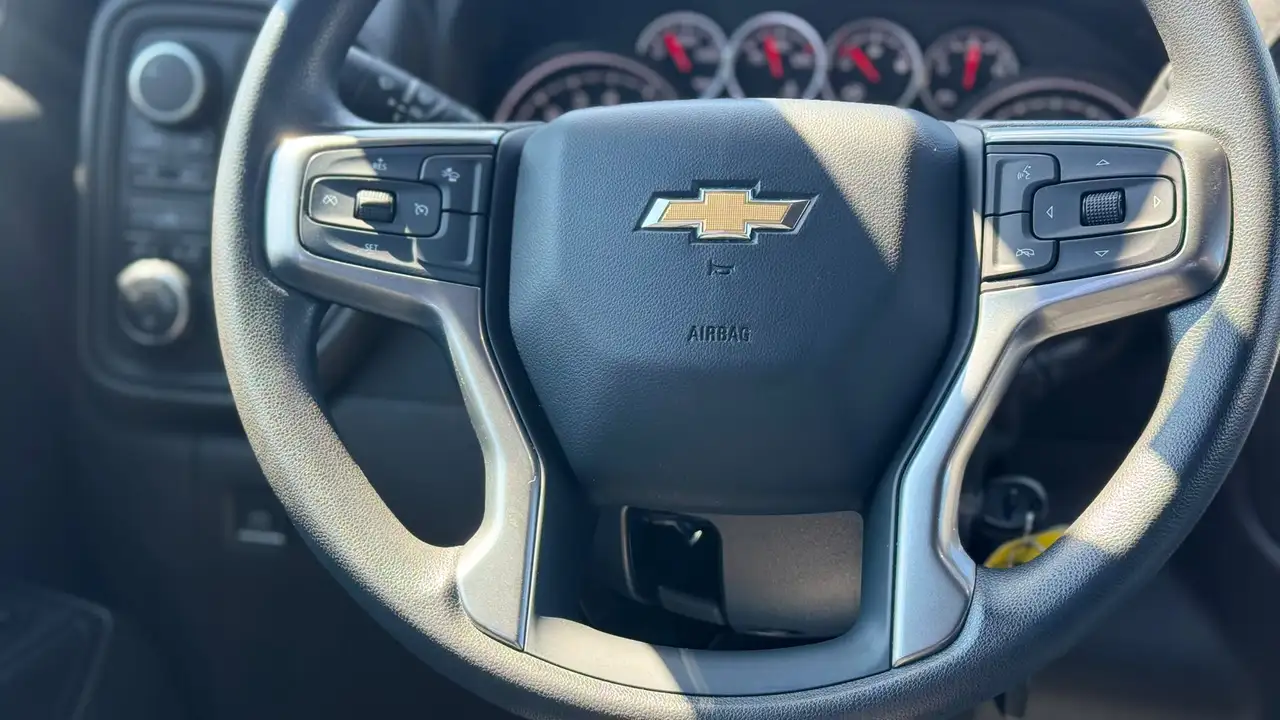 Chevrolet Silverado 1500 - Image 11