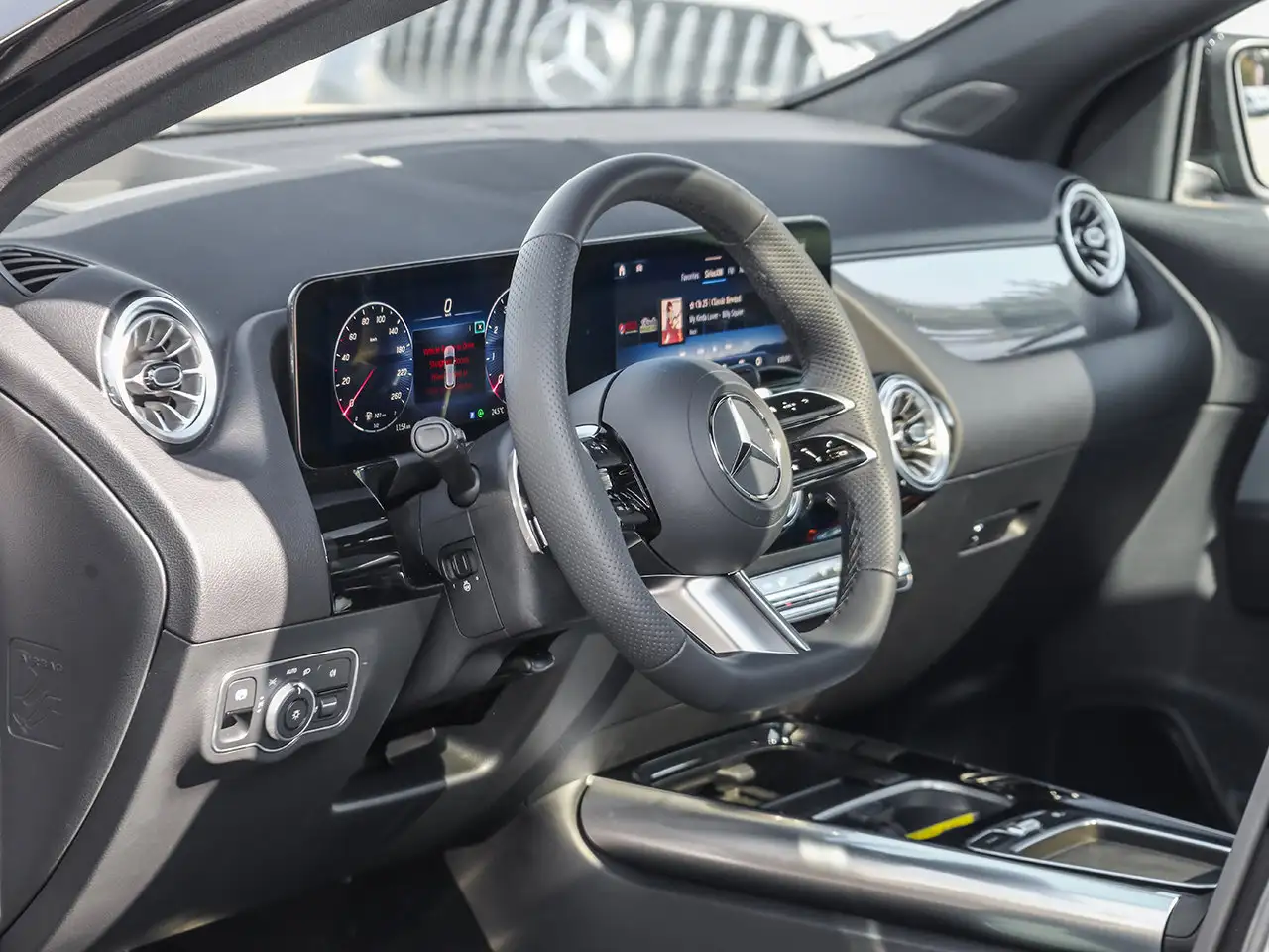 Mercedes-Benz GLA - Image 14