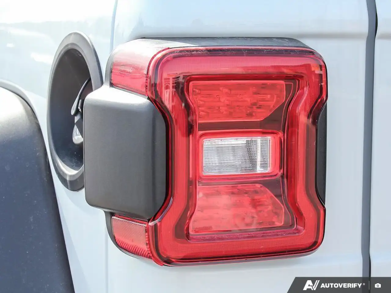 Jeep Wrangler - Image 12