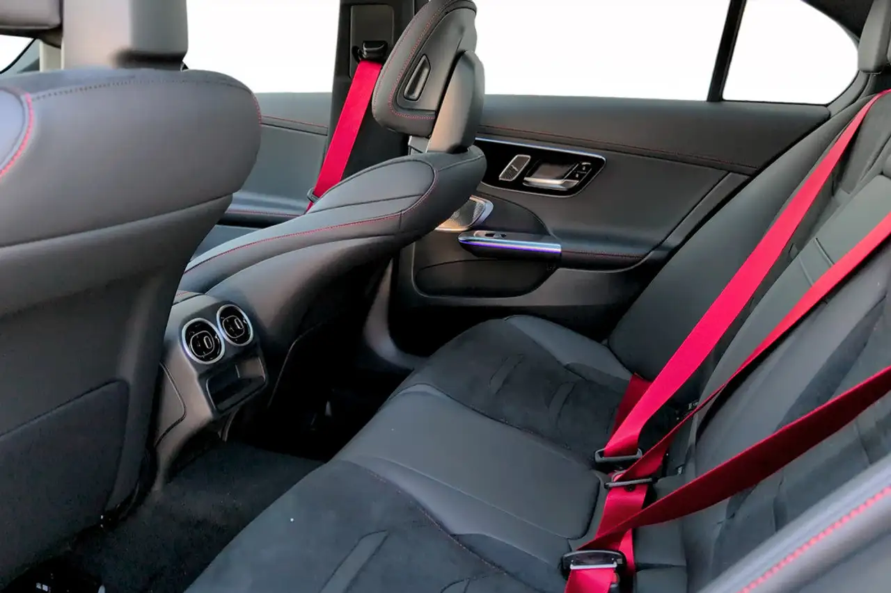 Mercedes-Benz C-Class - Image 12