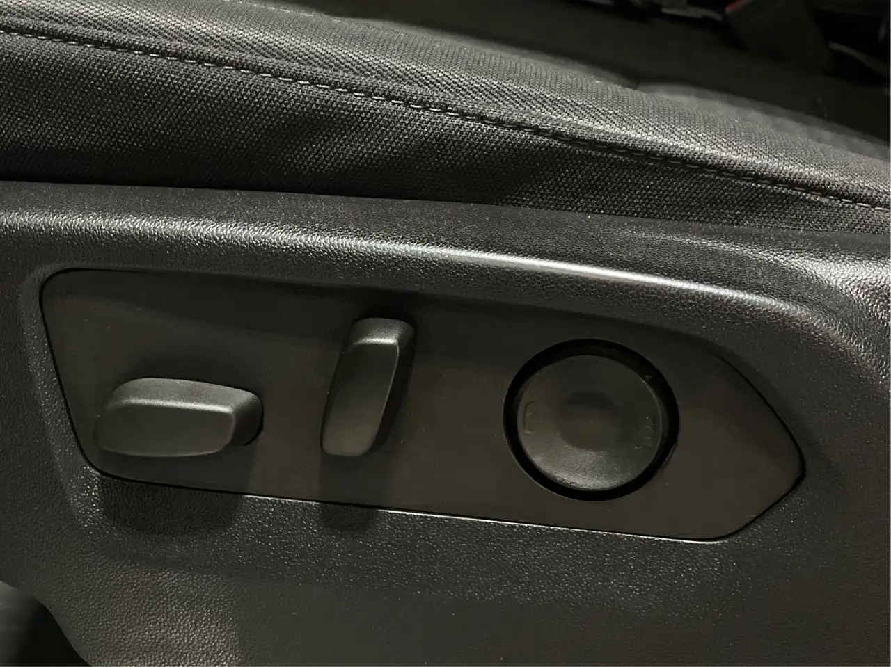 Chevrolet Silverado 1500 - Image 20