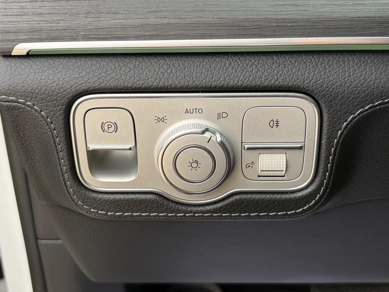 Mercedes-Benz GLE - Image 21