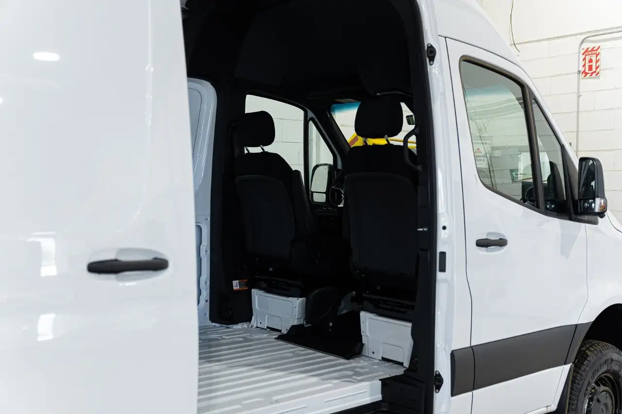 Mercedes-Benz Sprinter 2500 - Image 8