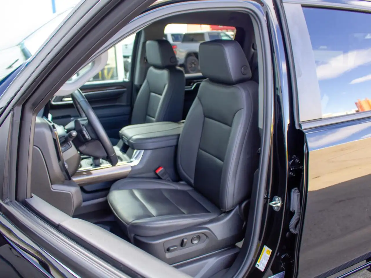 Chevrolet Silverado 1500 - Image 21
