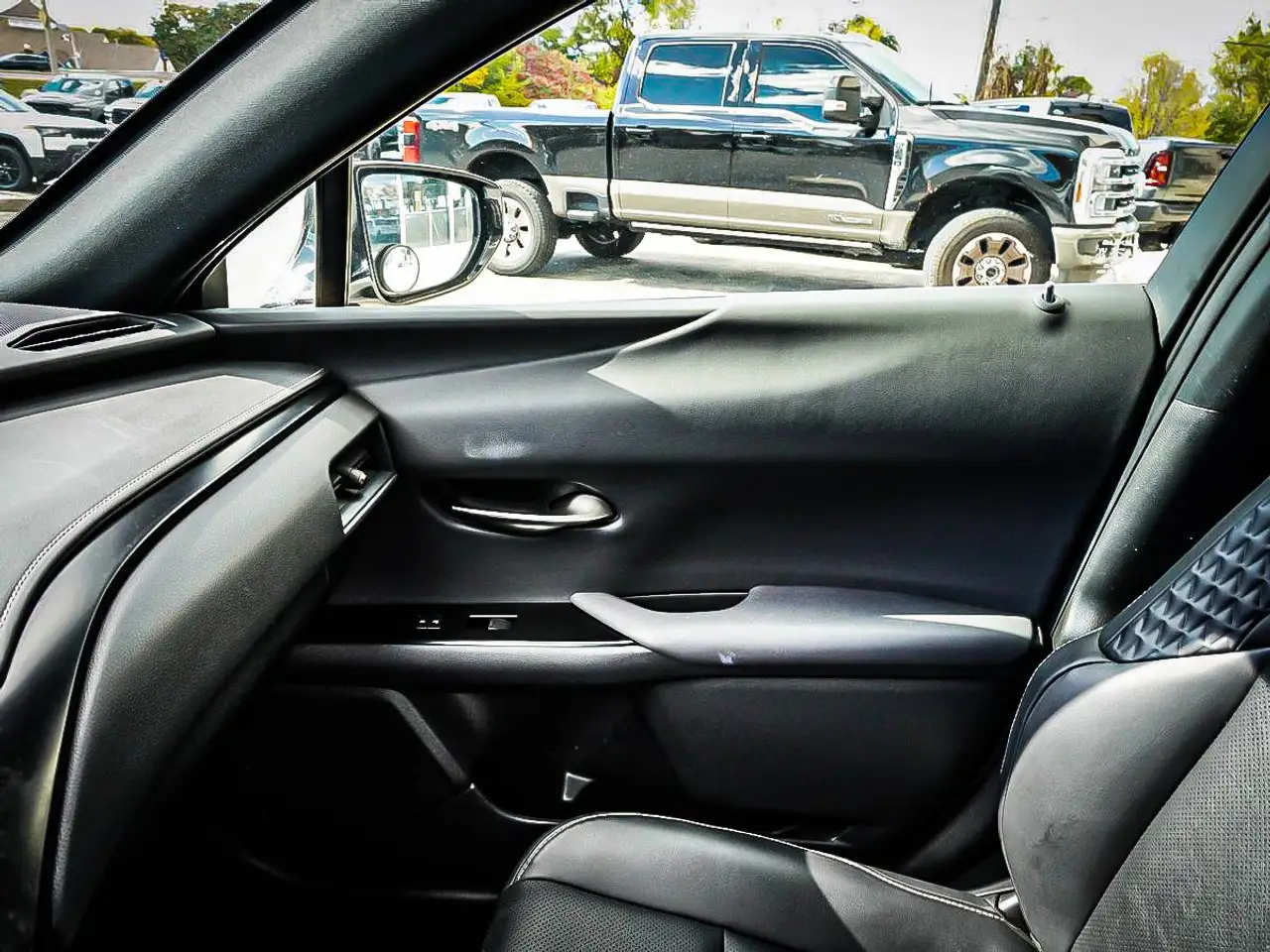 Lexus UX - Image 30