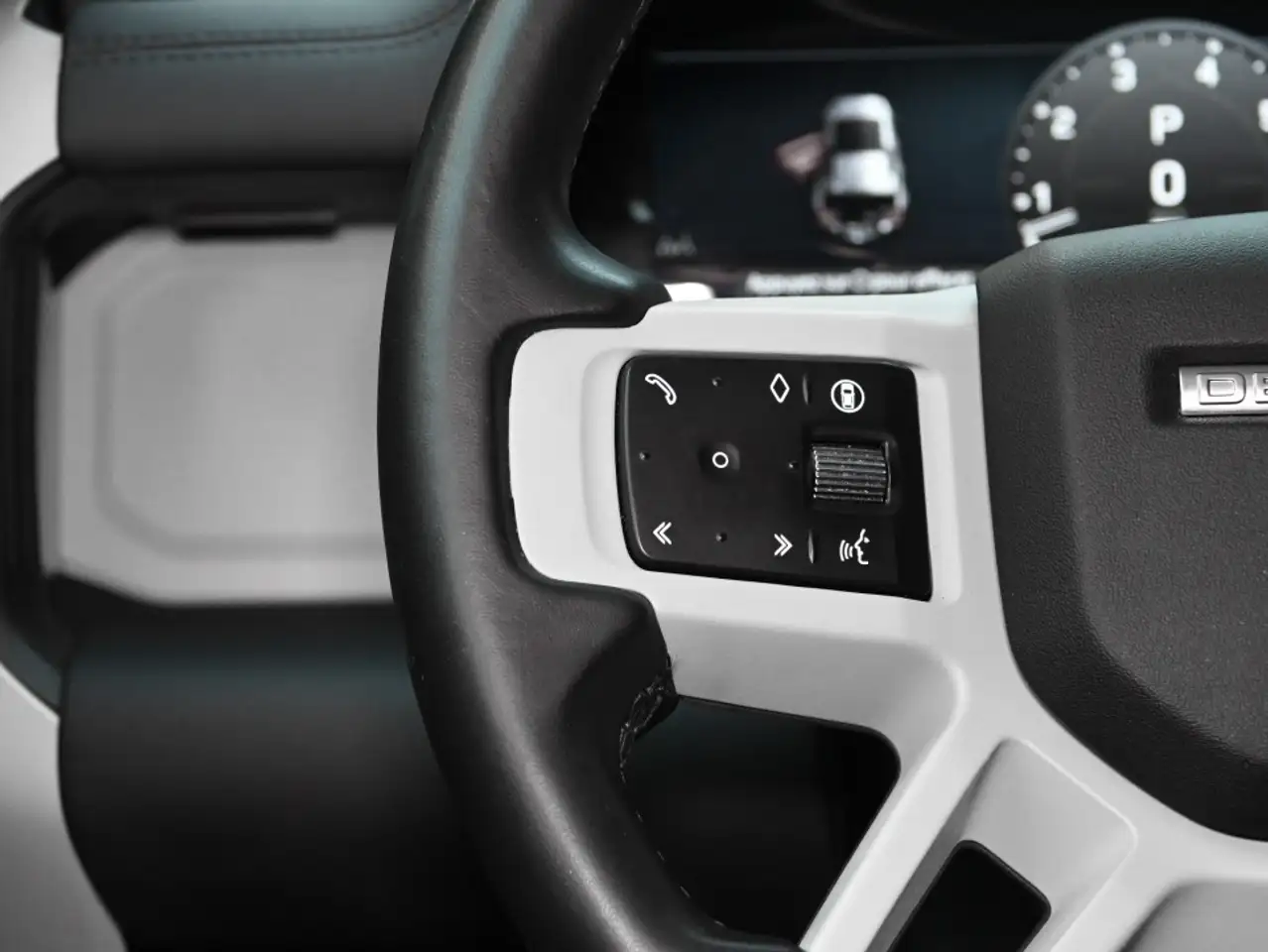 Land Rover Defender - Image 16
