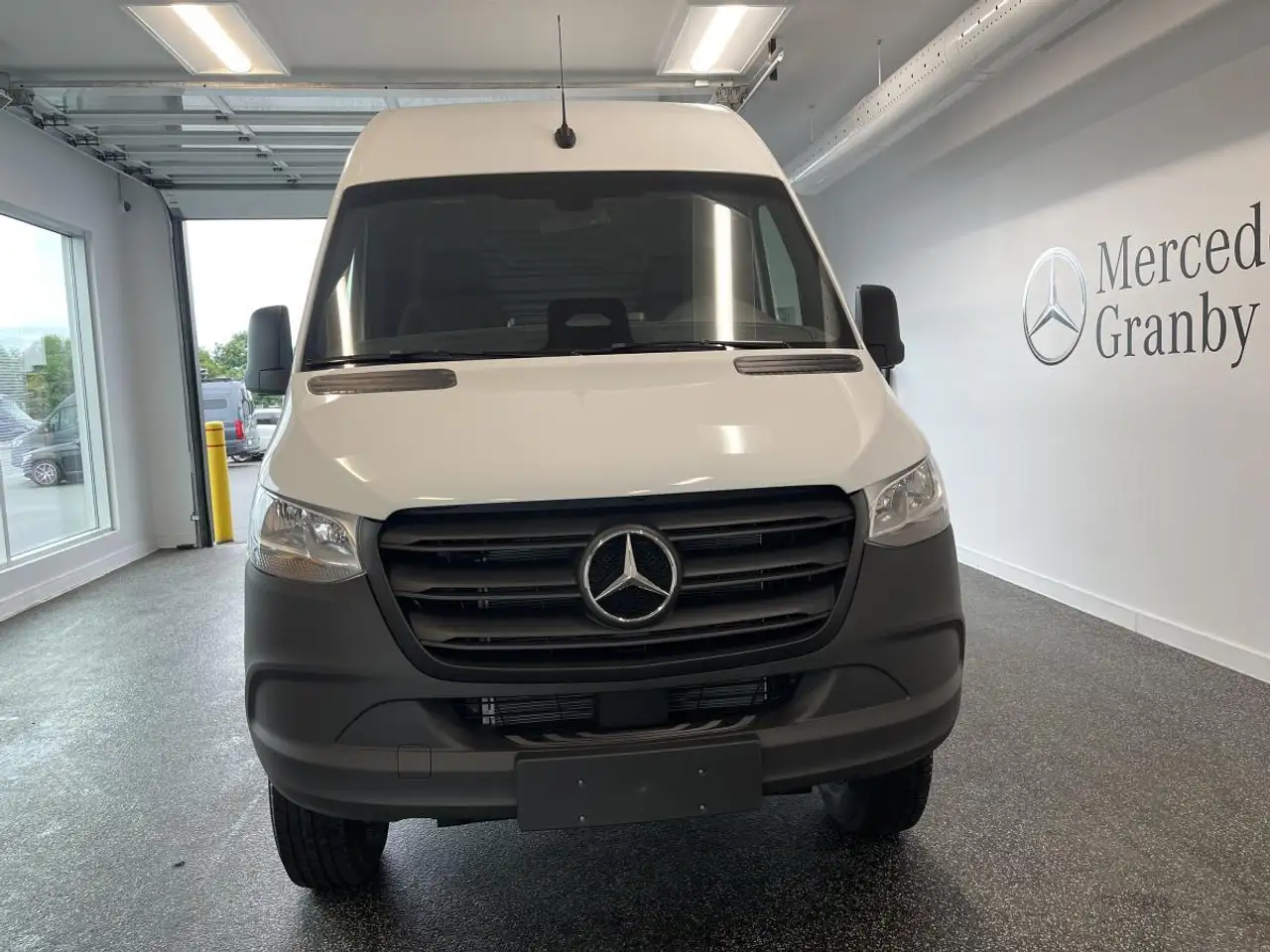 Mercedes-Benz Sprinter - Image 8