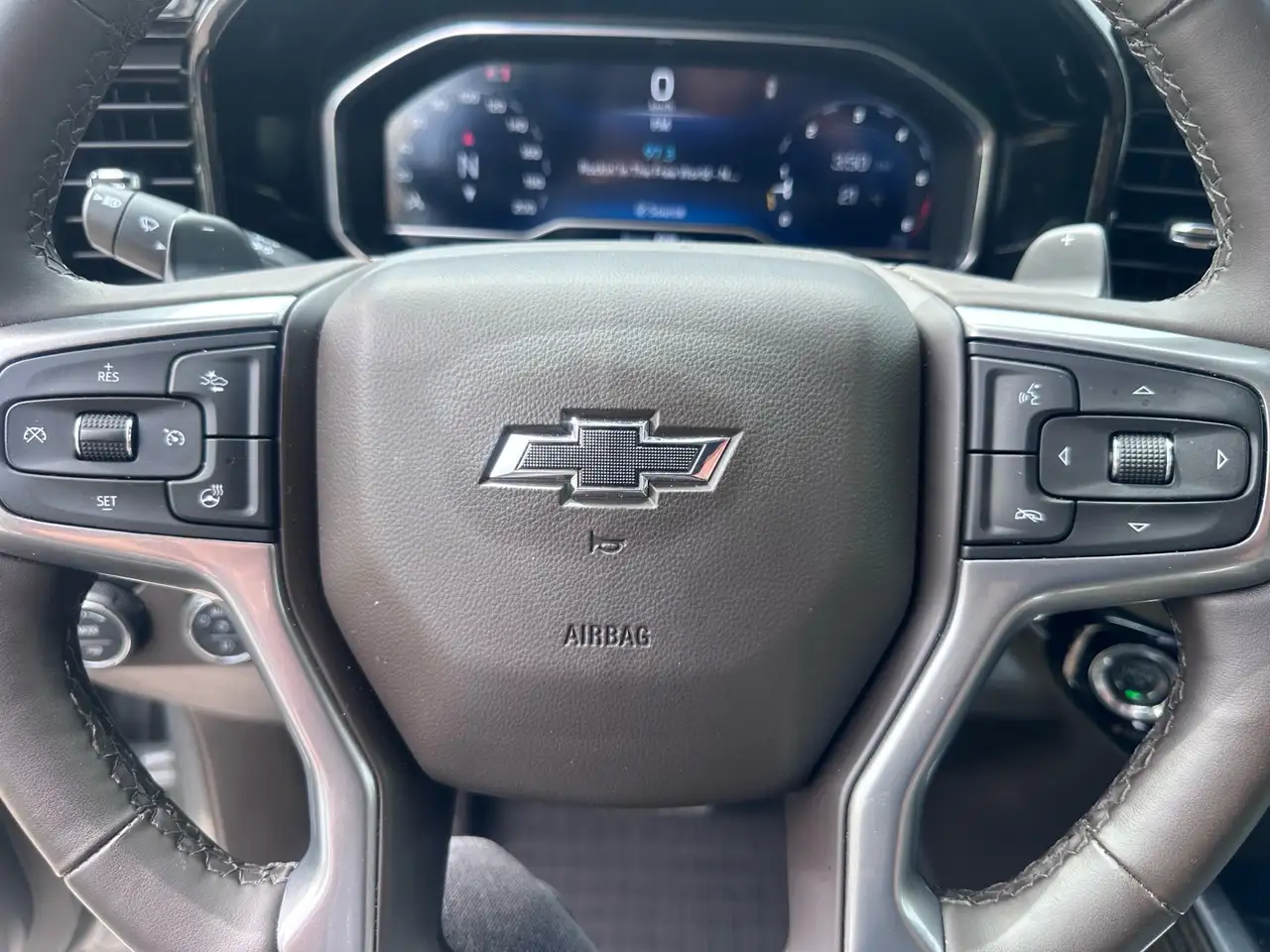 Chevrolet Silverado 1500 - Image 21