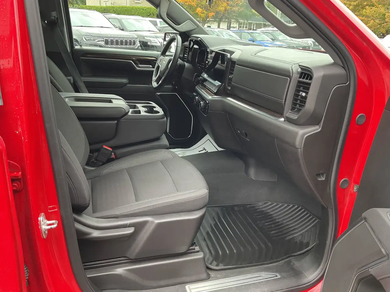 Chevrolet Silverado 1500 - Image 24