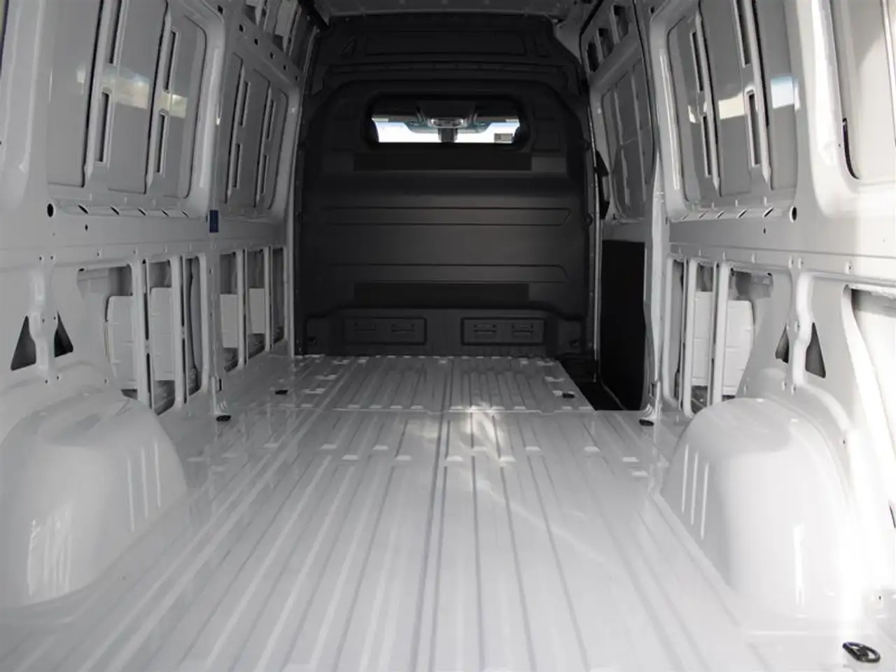 Mercedes-Benz Sprinter - Image 9
