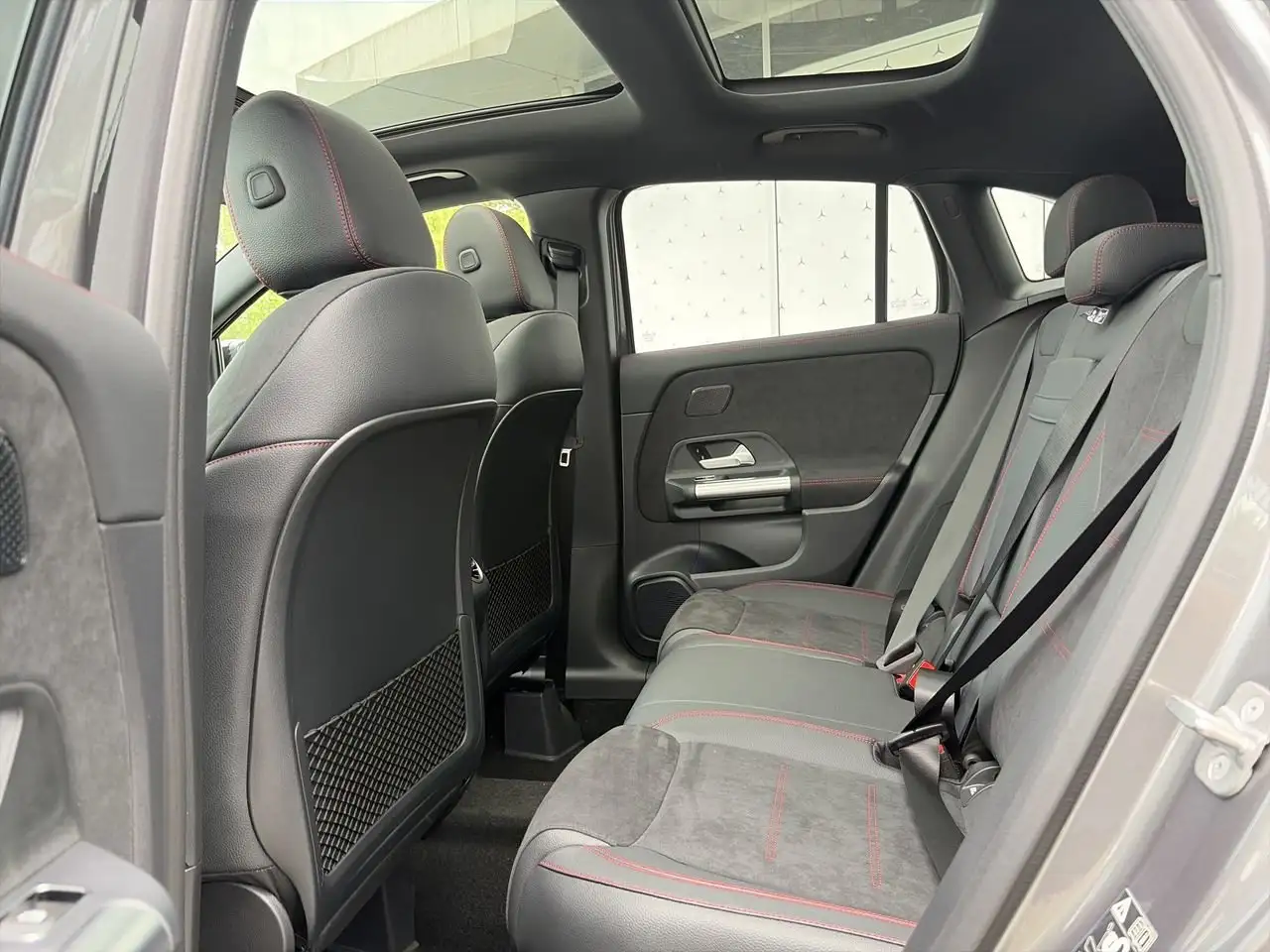 Mercedes-Benz GLA - Image 31