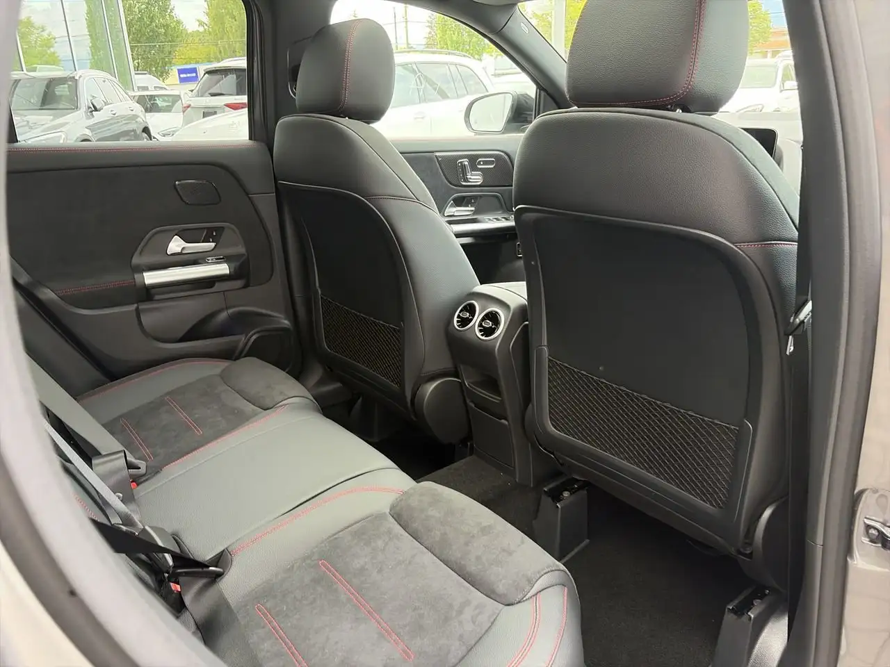 Mercedes-Benz GLA - Image 32