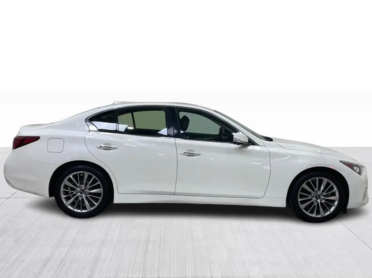 Infiniti Q50 - Image 2