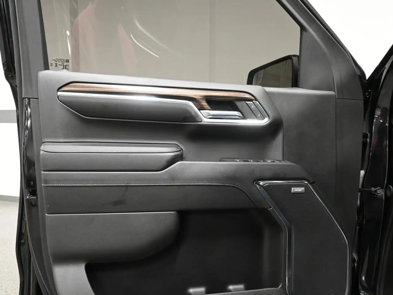 Chevrolet Silverado 1500 - Image 11