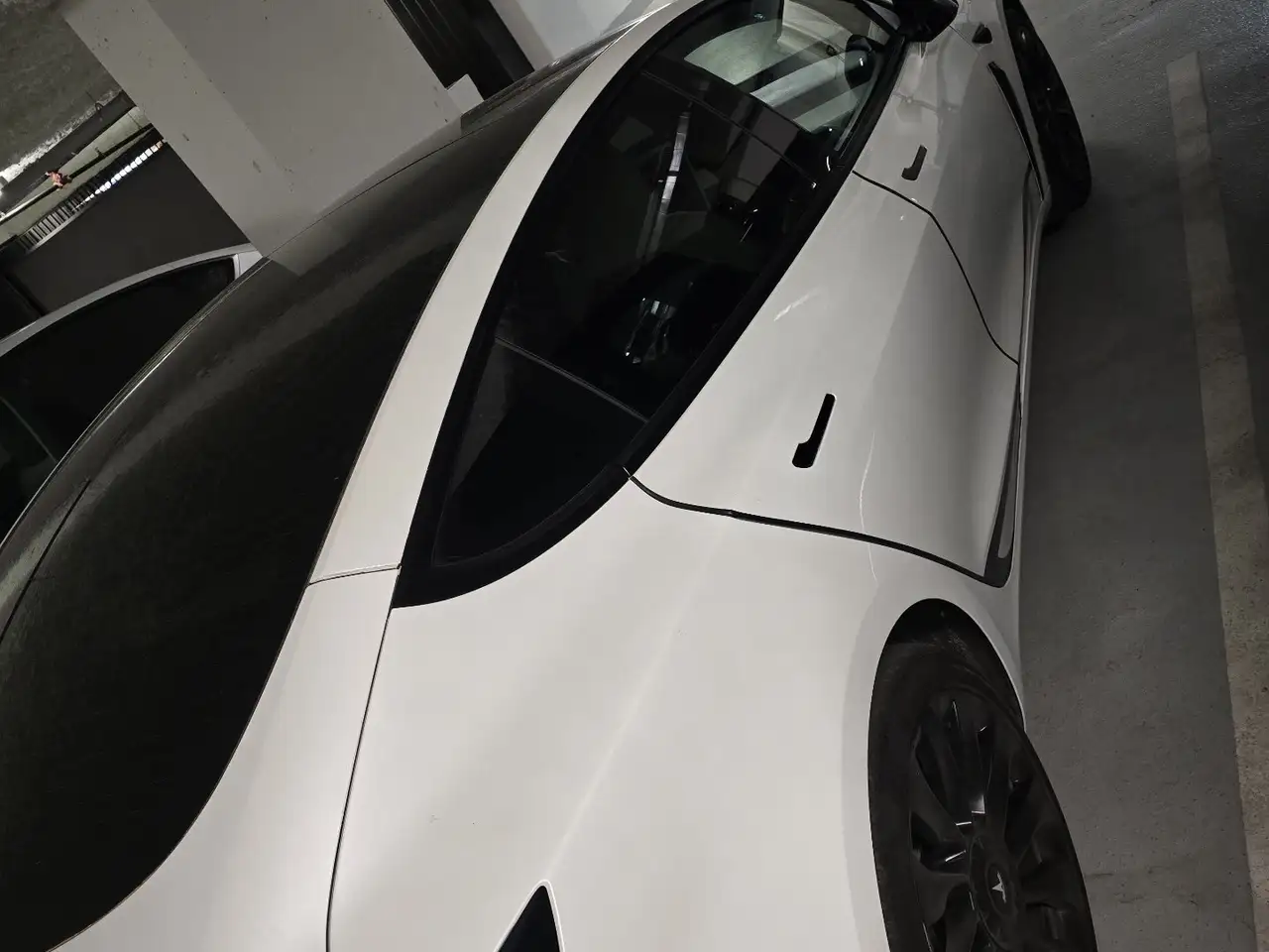 Tesla Model 3 - Image 2