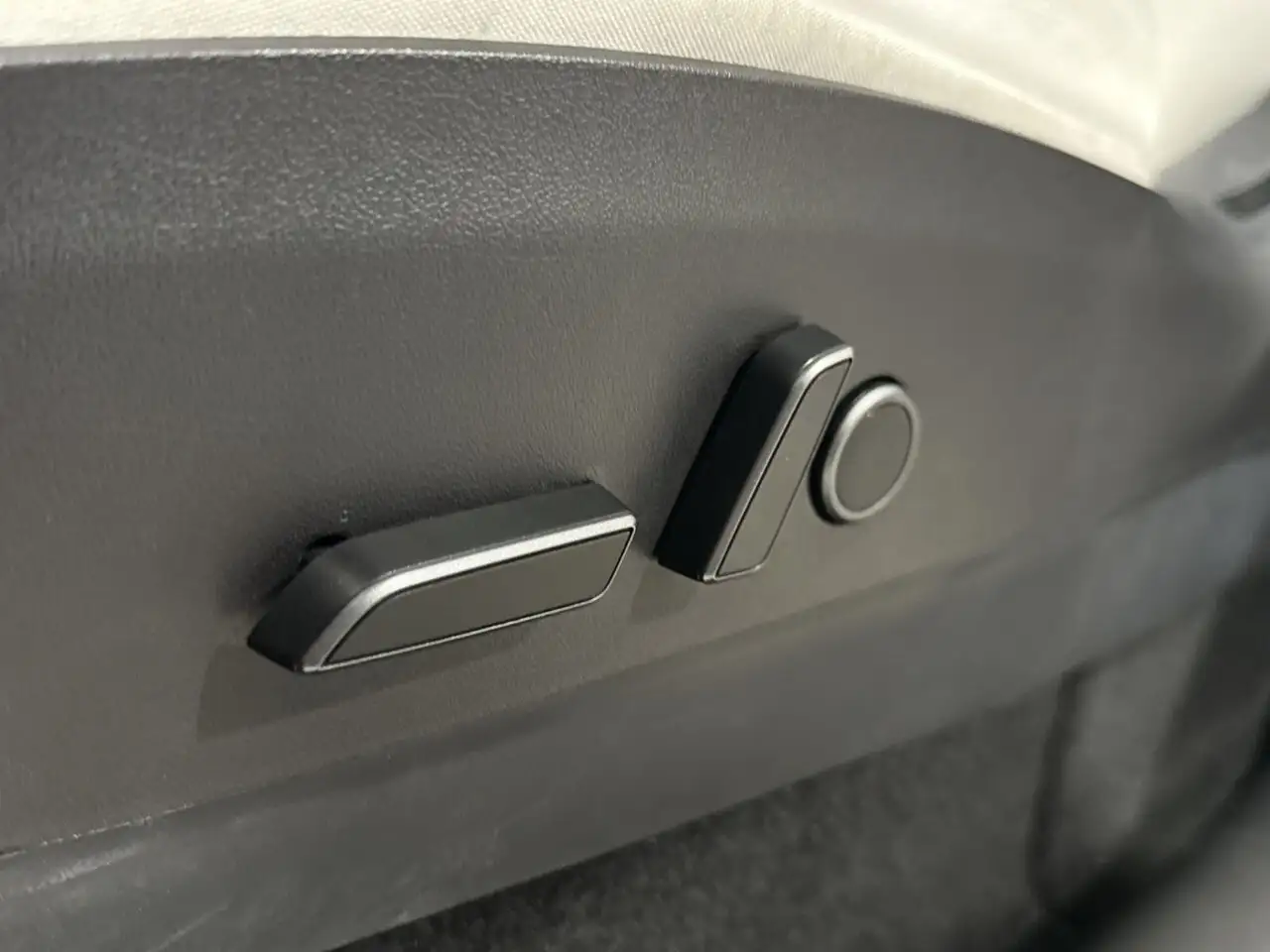 Tesla Model Y - Image 12