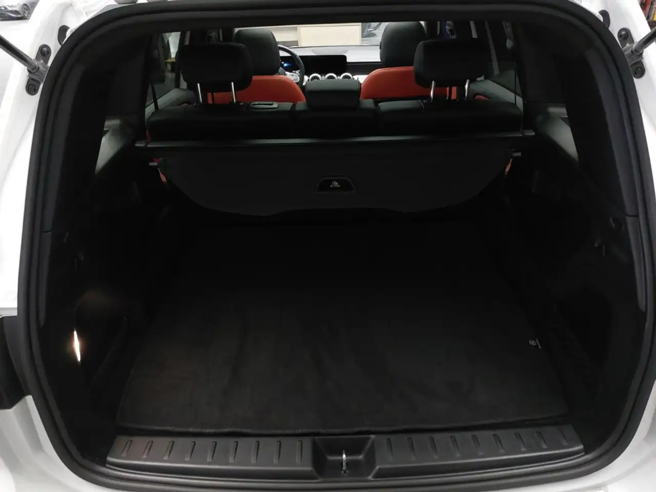Mercedes-Benz GLB - Image 10
