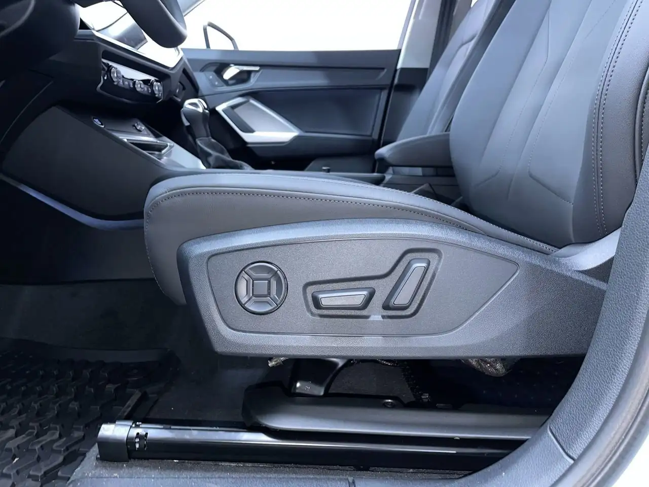 Audi Q3 - Image 20