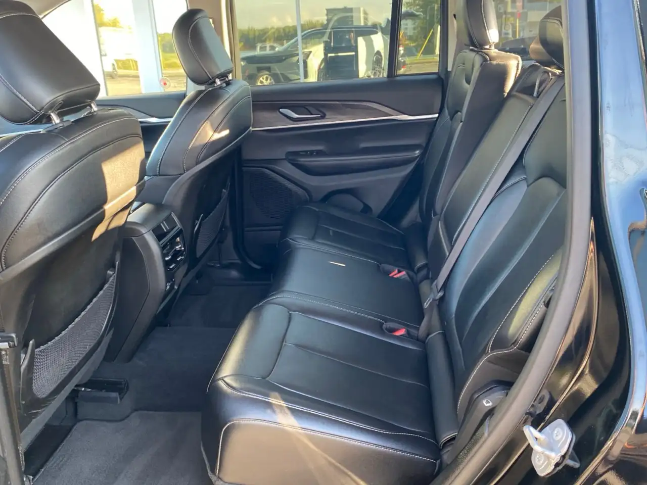 Jeep Grand Cherokee - Image 22