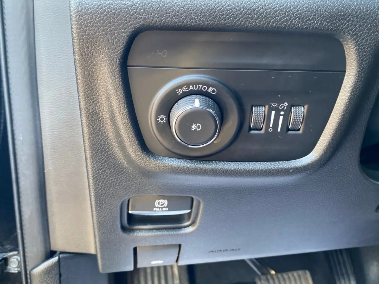 Jeep Grand Cherokee - Image 12