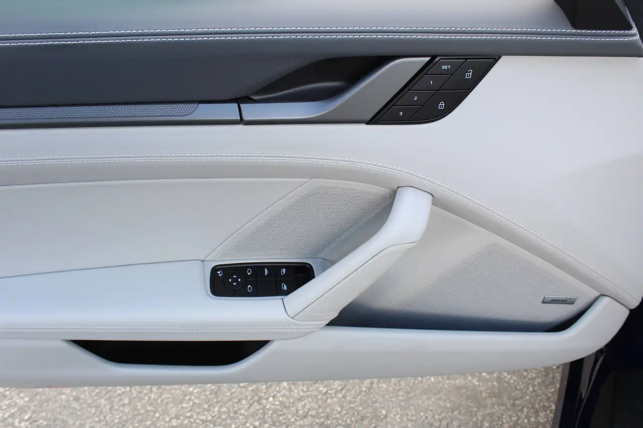 Porsche 911 - Image 12