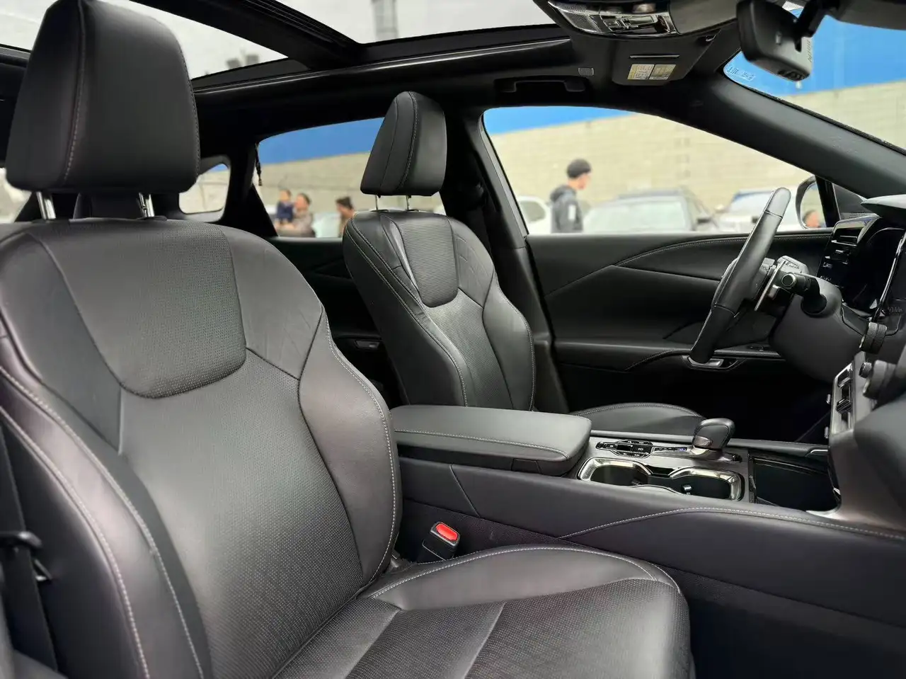 Lexus RX - Image 23
