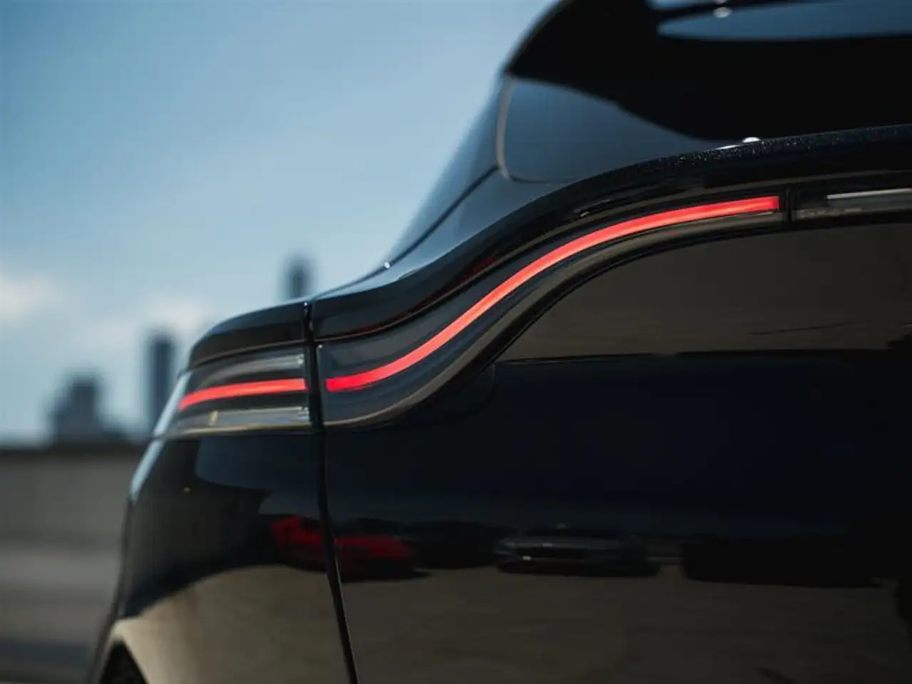 Aston Martin DBX - Image 10
