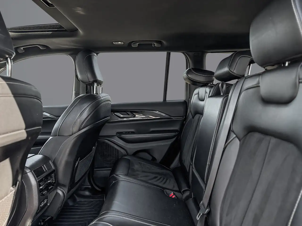 Jeep Grand Cherokee - Image 9