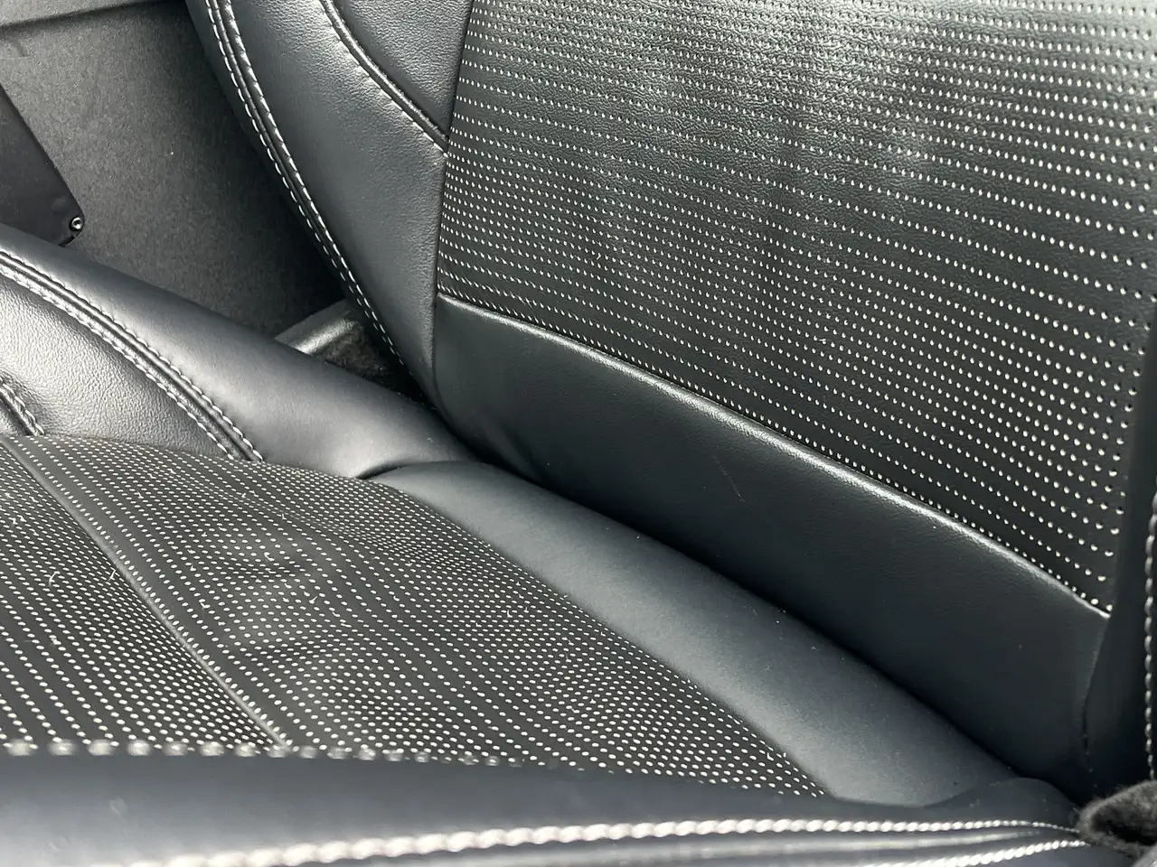 Ford Mustang - Image 13