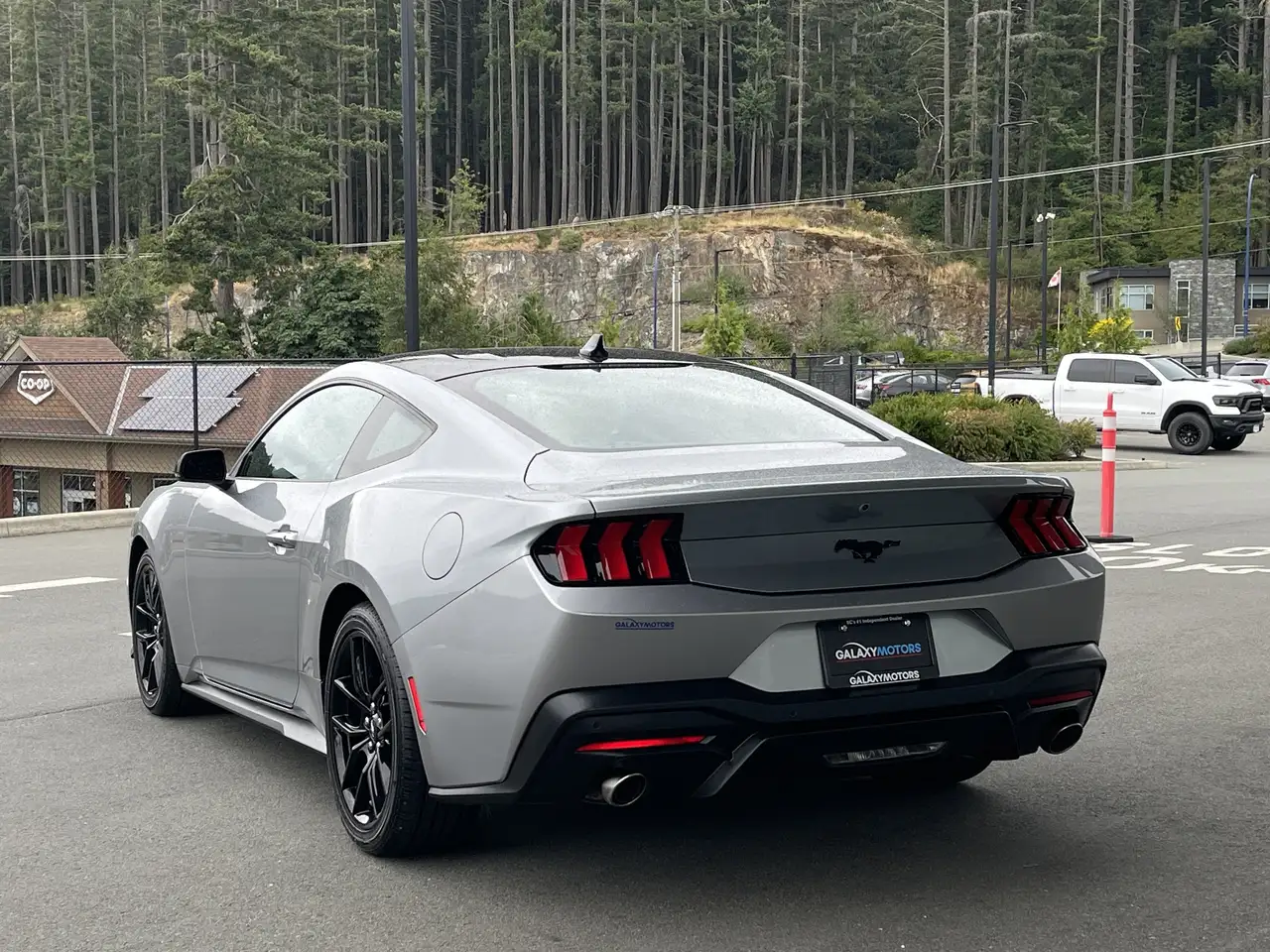 Ford Mustang - Image 8